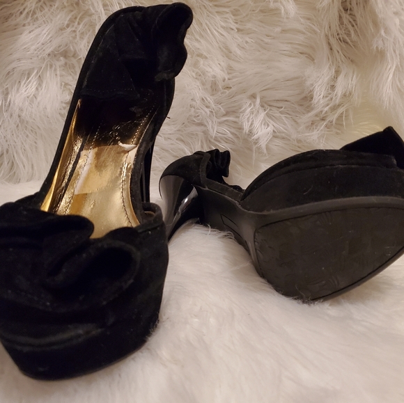 Heels - Picture 2 of 3